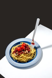 بشقاب یکبارمصرف غذا لبه طرح دار